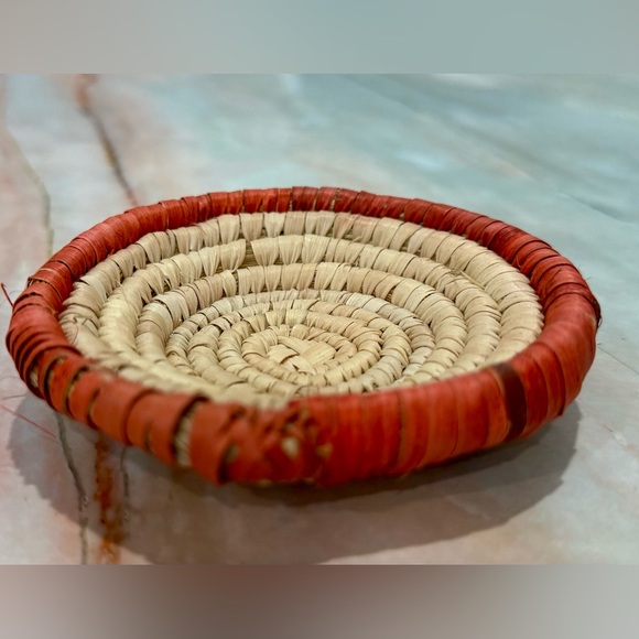 5/$20 Hand woven traditional palm fiber basket, NWOT, jewelry catch all - Picture 2 of 5